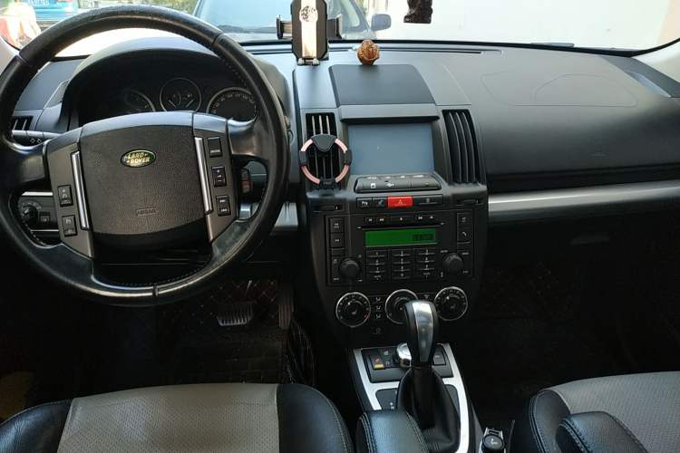 Used Land Rover Freelander 2 2010 3.2 i6 Automatic HSE Gasoline Version Center Console