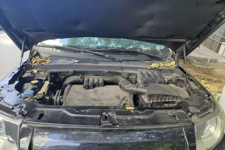 Used Land Rover Freelander 2 2010 2.2 TD4 Automatic HSE Diesel Edition Engine Bay