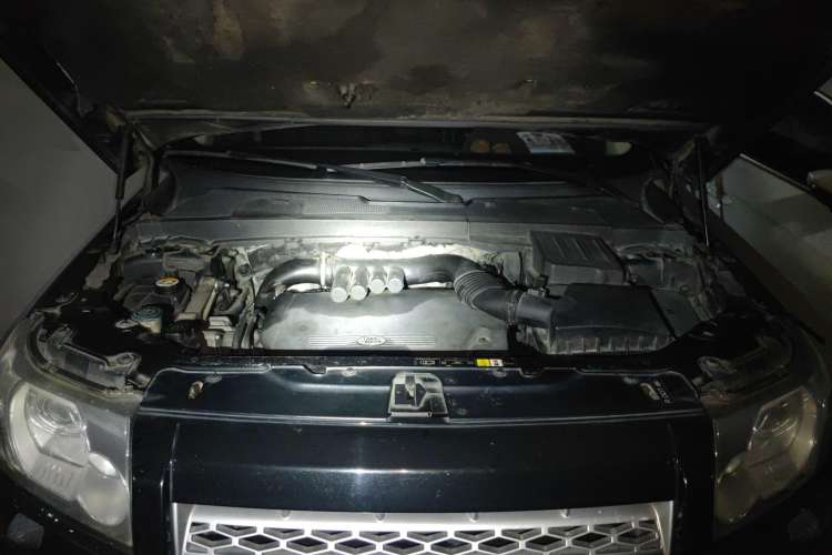 Used Land Rover Freelander 2 2010 2.2 TD4 Automatic SE Diesel Edition Engine Bay