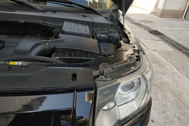 Used Land Rover Freelander 2 2010 3.2 i6 Automatic HSE Gasoline Version Engine Bay Left