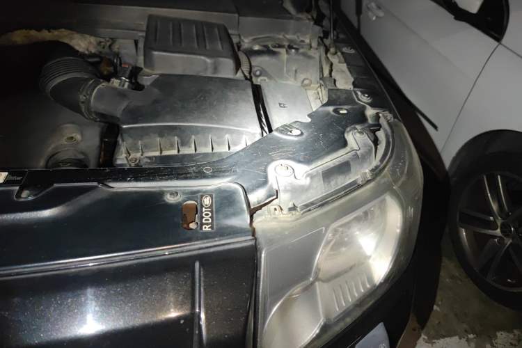 Used Land Rover Freelander 2 2010 2.2 TD4 Automatic SE Diesel Edition Engine Bay Left