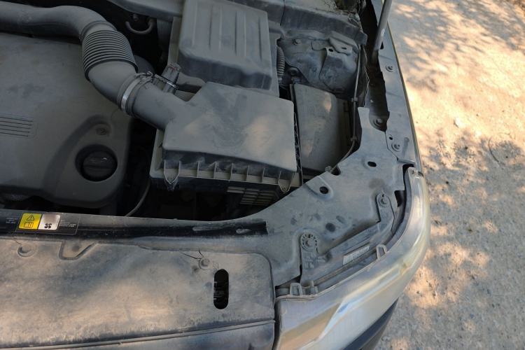 Used Land Rover Freelander 2 2010 2.2 TD4 Automatic SE Diesel Edition Engine Bay Left