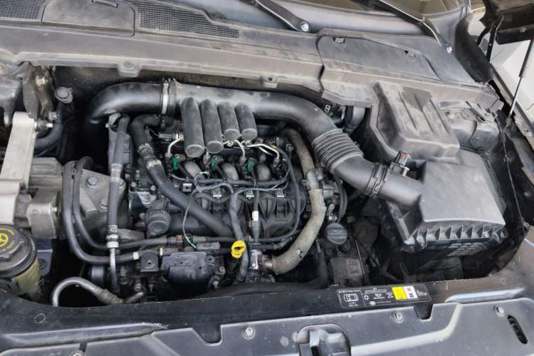 Used Land Rover Freelander 2 2010 2.2 TD4 Automatic SE Diesel Edition Engine Bay
