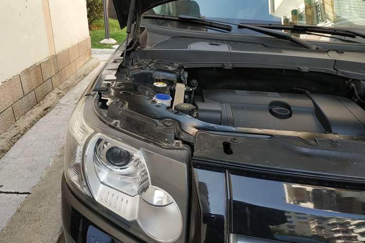Used Land Rover Freelander 2 2010 3.2 i6 Automatic HSE Gasoline Version Engine Bay Right