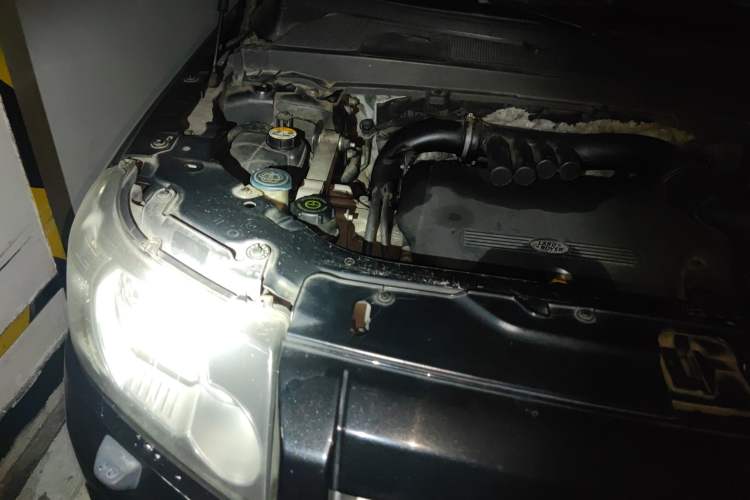Used Land Rover Freelander 2 2010 2.2 TD4 Automatic SE Diesel Edition Engine Bay Right