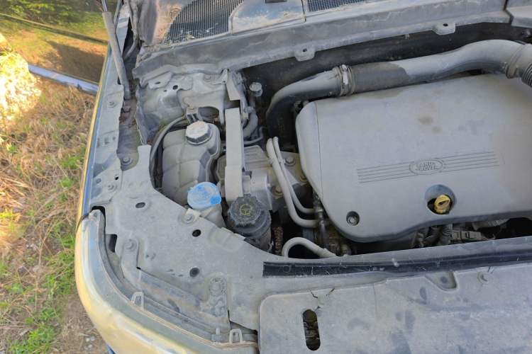 Used Land Rover Freelander 2 2010 2.2 TD4 Automatic SE Diesel Edition Engine Bay Right