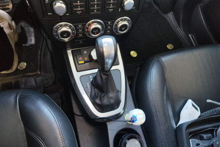 Used Land Rover Freelander 2 2010 2.2 TD4 Automatic SE Diesel Edition Gear Lever