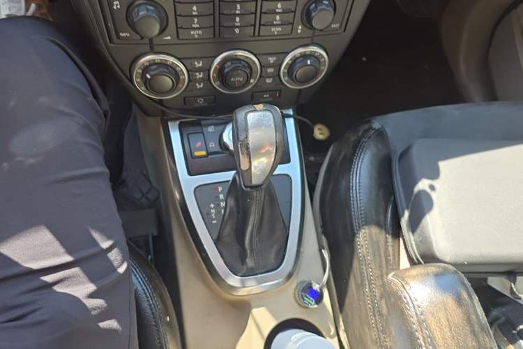 Used Land Rover Freelander 2 2010 2.2 TD4 Automatic SE Diesel Edition Gear Lever