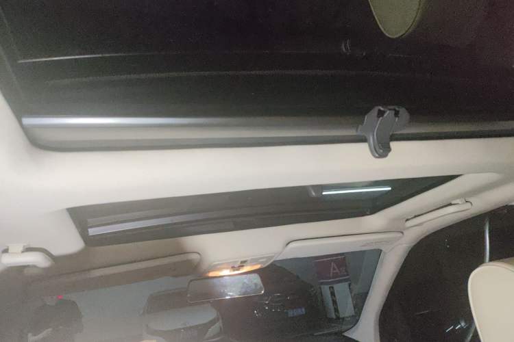 Used Land Rover Freelander 2 2010 3.2 i6 Automatic SE Gasoline Version Headliner