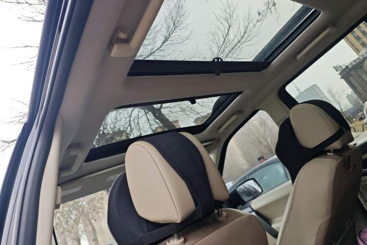 Used Land Rover Freelander 2 2010 3.2 i6 Automatic SE Gasoline Version Headliner