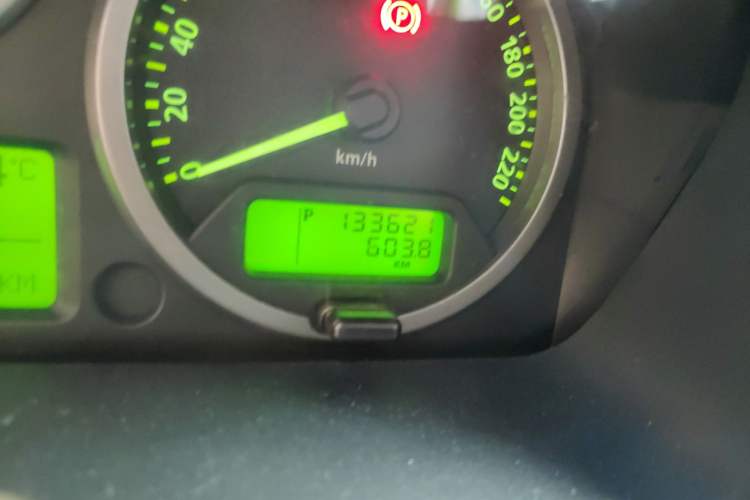Used Land Rover Freelander 2 2010 2.2 TD4 Automatic HSE Diesel Edition Odometer Close Up