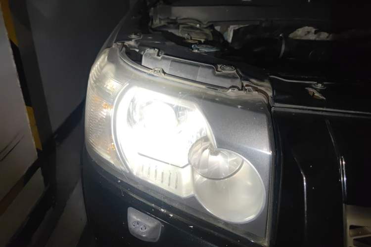 Used Land Rover Freelander 2 2010 2.2 TD4 Automatic SE Diesel Edition Right Front Headlight