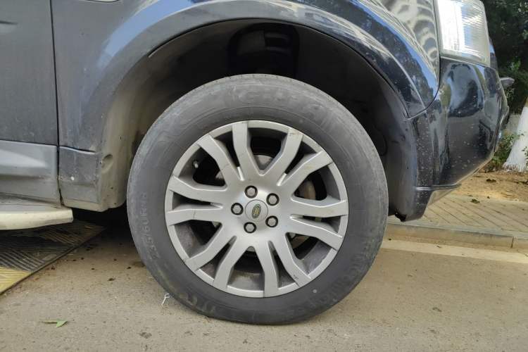 Used Land Rover Freelander 2 2010 2.2 TD4 Automatic HSE Diesel Edition Right Front Wheel Hub
