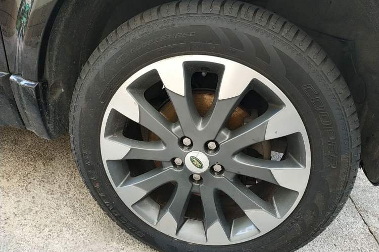 Used Land Rover Freelander 2 2010 3.2 i6 Automatic HSE Gasoline Version Right Front Wheel Hub