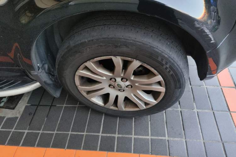 Used Land Rover Freelander 2 2010 2.2 TD4 Automatic SE Diesel Edition Right Front Wheel Hub