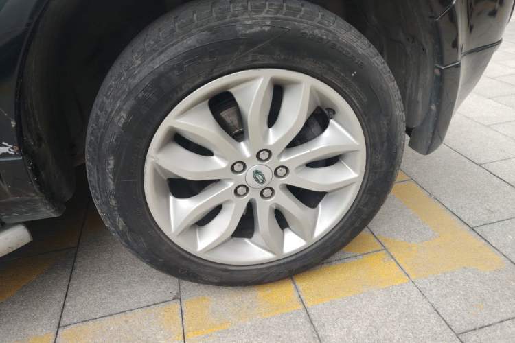 Used Land Rover Freelander 2 2010 3.2 i6 Automatic HSE Gasoline Version Right Front Wheel Hub