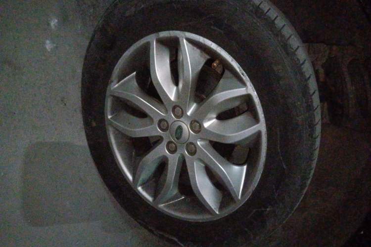 Used Land Rover Freelander 2 2010 3.2 i6 Automatic HSE Gasoline Version Right Front Wheel Hub