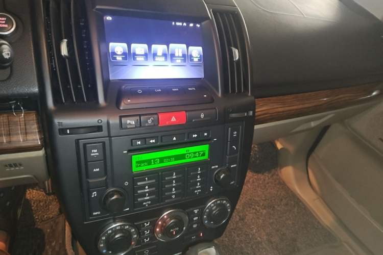 Used Land Rover Freelander 2 2010 3.2 i6 Automatic SE Gasoline Version Audio And AC Panel
