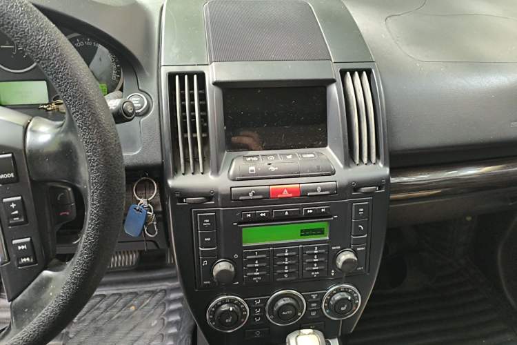 Used Land Rover Freelander 2 2010 3.2 i6 Automatic SE Gasoline Version Audio And AC Panel