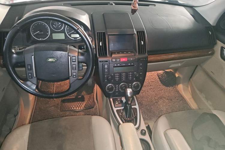 Used Land Rover Freelander 2 2010 3.2 i6 Automatic SE Gasoline Version Center Console