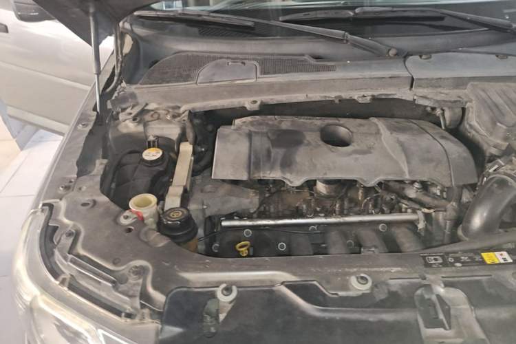 Used Land Rover Freelander 2 2010 3.2 i6 Automatic SE Gasoline Version Engine Bay Right
