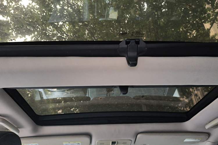 Used Land Rover Freelander 2 2010 3.2 i6 Automatic SE Gasoline Version Headliner