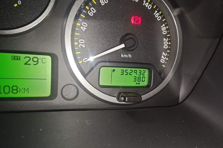 Used Land Rover Freelander 2 2010 3.2 i6 Automatic SE Gasoline Version Odometer Close Up