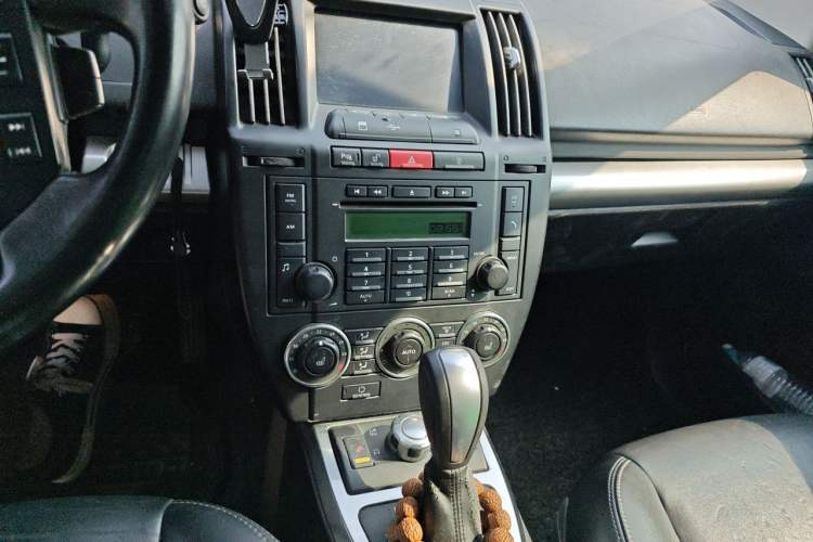 Used Land Rover Freelander 2 2010 3.2 i6 Automatic HSE Gasoline Version Audio And AC Panel