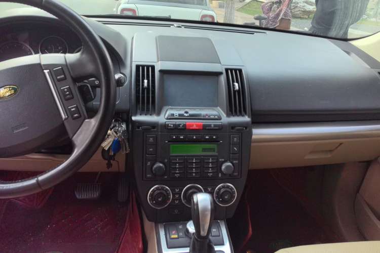 Used Land Rover Freelander 2 2010 3.2 i6 Automatic HSE Gasoline Version Audio And AC Panel
