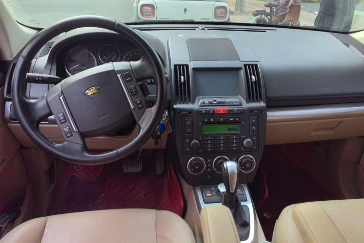 Used Land Rover Freelander 2 2010 3.2 i6 Automatic HSE Gasoline Version Center Console