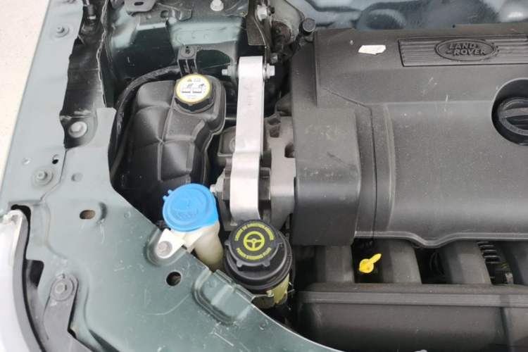 Used Land Rover Freelander 2 2010 3.2 i6 Automatic SE Gasoline Version Engine Bay Right