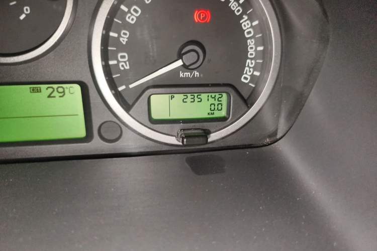 Used Land Rover Freelander 2 2010 3.2 i6 Automatic HSE Gasoline Version Odometer Close Up