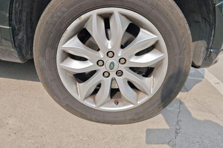 Used Land Rover Freelander 2 2010 3.2 i6 Automatic HSE Gasoline Version Right Front Wheel Hub