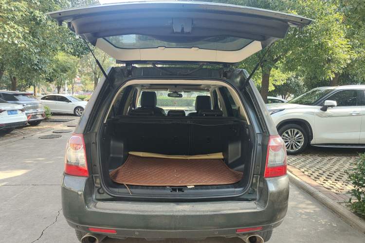 Used Land Rover Freelander 2 2010 3.2 i6 Automatic SE Gasoline Version Trunk