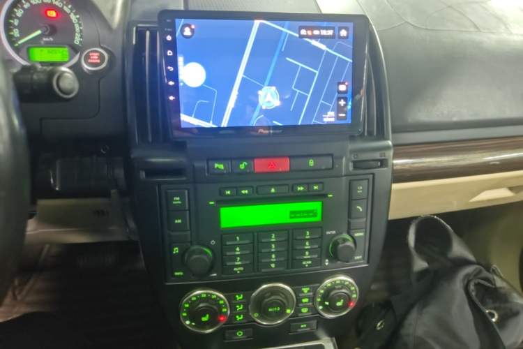 Used Land Rover Freelander 2 2010 3.2 i6 Automatic SE Gasoline Version Audio And AC Panel