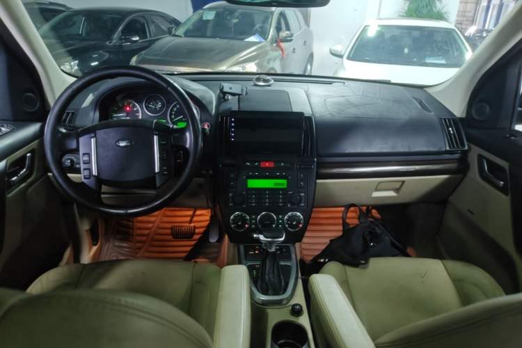 Used Land Rover Freelander 2 2010 3.2 i6 Automatic SE Gasoline Version Center Console