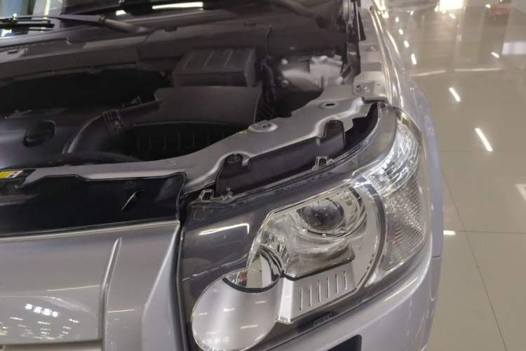 Used Land Rover Freelander 2 2010 3.2 i6 Automatic HSE Gasoline Version Engine Bay Left