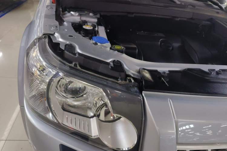 Used Land Rover Freelander 2 2010 3.2 i6 Automatic HSE Gasoline Version Engine Bay Right
