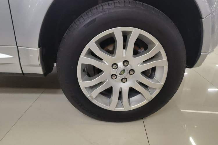 Used Land Rover Freelander 2 2010 3.2 i6 Automatic HSE Gasoline Version Right Front Wheel Hub