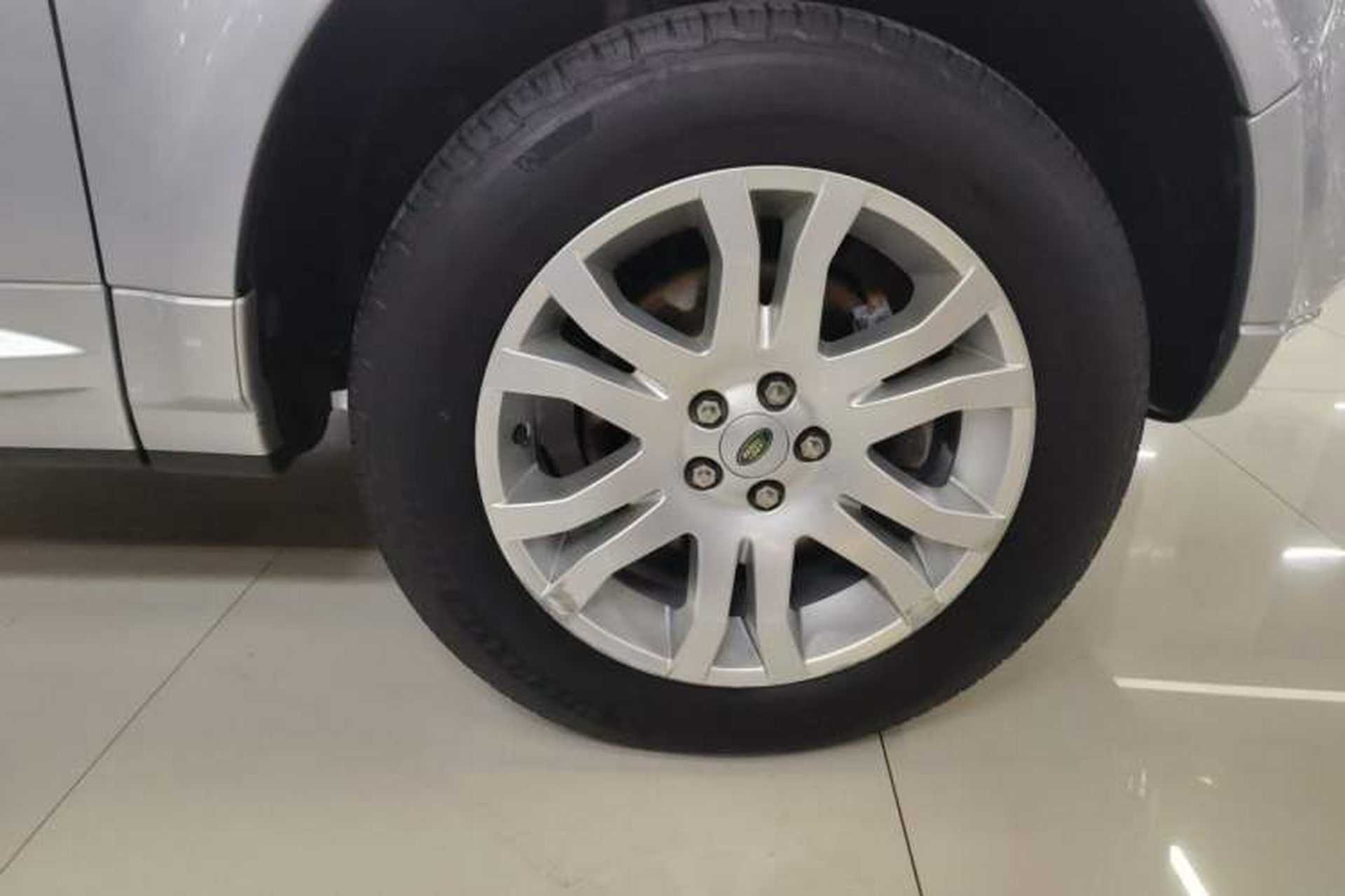 Used Land Rover Freelander 2 2010 3.2 i6 Automatic HSE Gasoline Version Right Front Wheel Hub