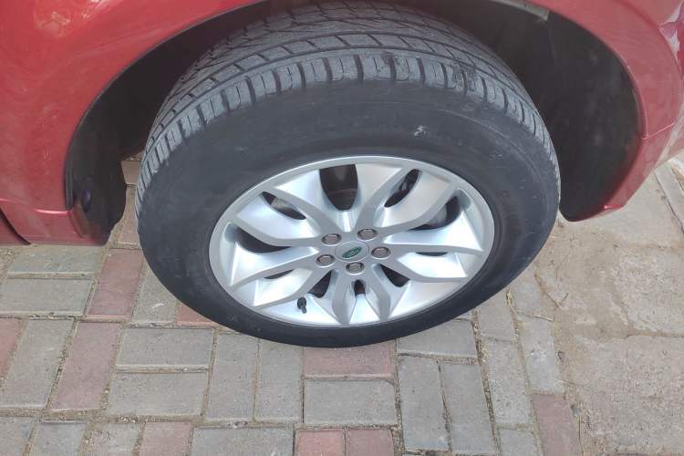 Used Land Rover Freelander 2 2010 3.2 i6 Automatic HSE Gasoline Version Right Front Wheel Hub