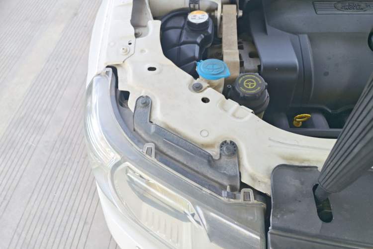 Used Land Rover Freelander 2 2010 3.2 i6 Automatic SE Gasoline Version Engine Bay Right