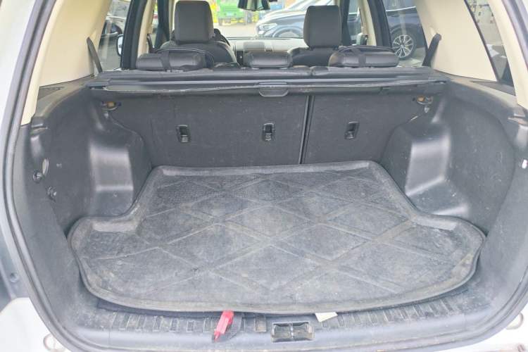 Used Land Rover Freelander 2 2010 3.2 i6 Automatic SE Gasoline Version Trunk