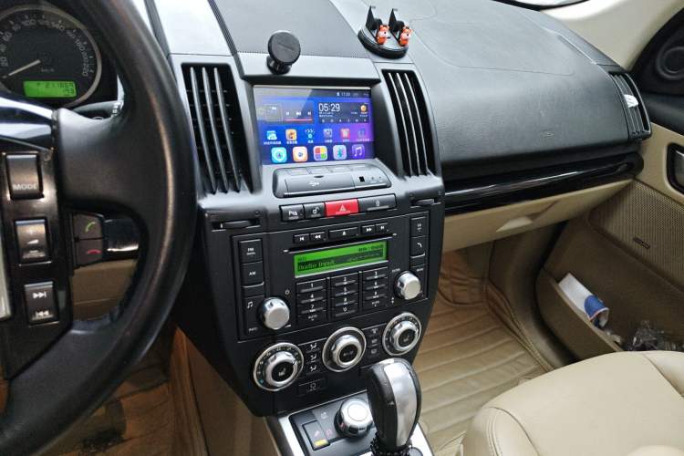 Used Land Rover Freelander 2 2011 3.2L i6 HSE Gasoline Edition Audio And AC Panel