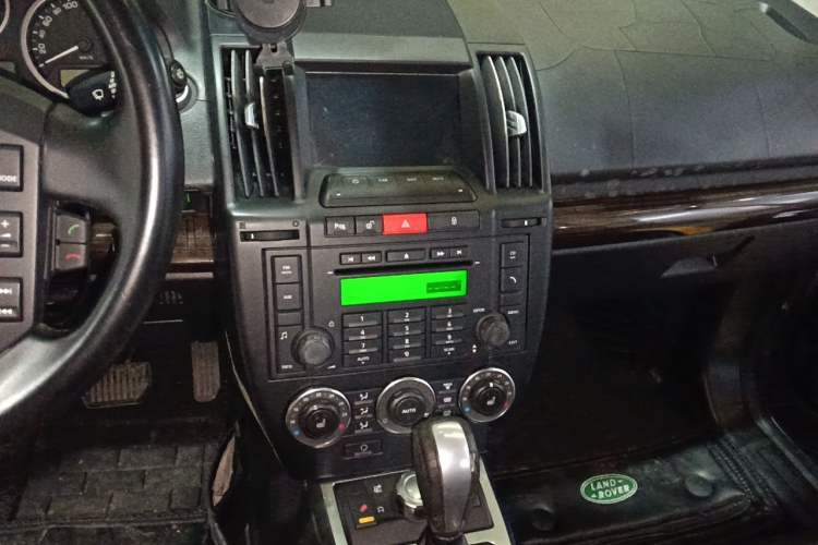 Used Land Rover Freelander 2 2011 3.2L i6 HSE Gasoline Edition Audio And AC Panel