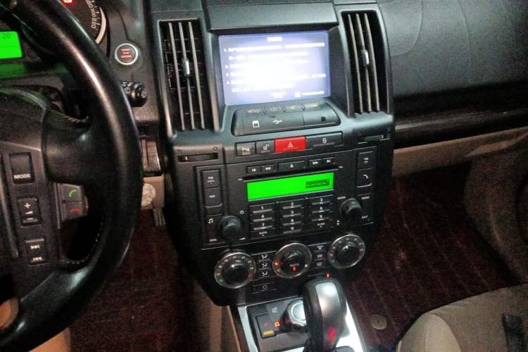 Used Land Rover Freelander 2 2011 3.2L i6 SE Gasoline Version Audio And AC Panel