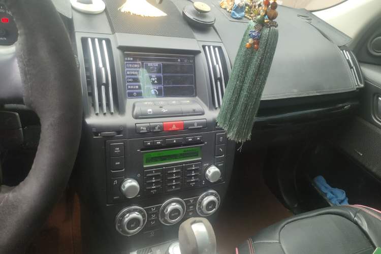 Used Land Rover Freelander 2 2011 3.2L i6 HSE Gasoline Edition Audio And AC Panel