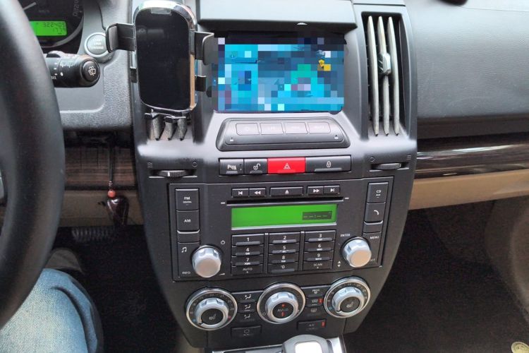 Used Land Rover Freelander 2 2011 3.2L i6 HSE Gasoline Edition Audio And AC Panel