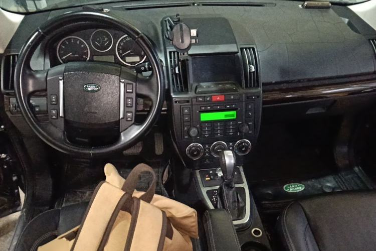 Used Land Rover Freelander 2 2011 3.2L i6 HSE Gasoline Edition Center Console