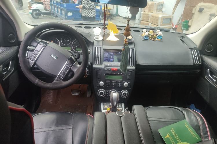 Used Land Rover Freelander 2 2011 3.2L i6 HSE Gasoline Edition Center Console
